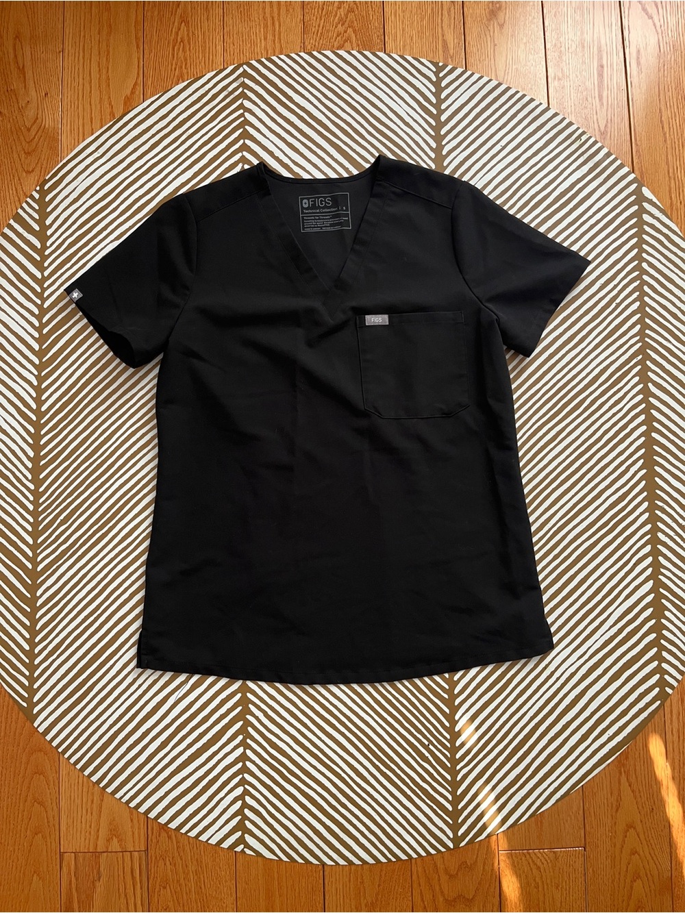 FIGS Catarina Scrub Top (women's S)